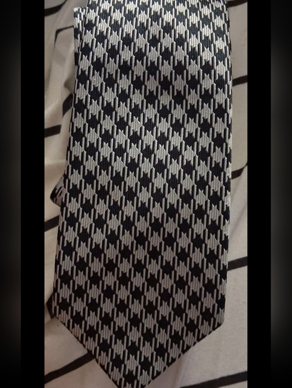 Express Design Studio - Men’s Silver/Black Houndstooth 100% Silk Necktie